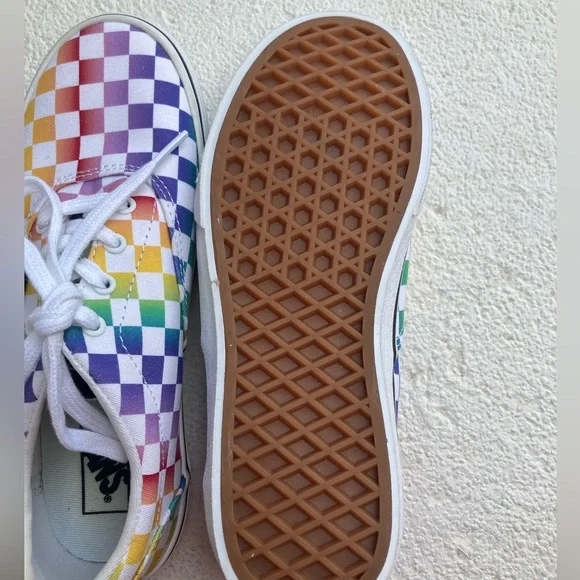 Girl’s rainbow checkered Vans - SIZE 3 - Picture 9 of 10
